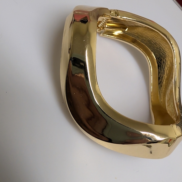 Gold Hinged Wavy Bangle Bracelet - Picture 6 of 7